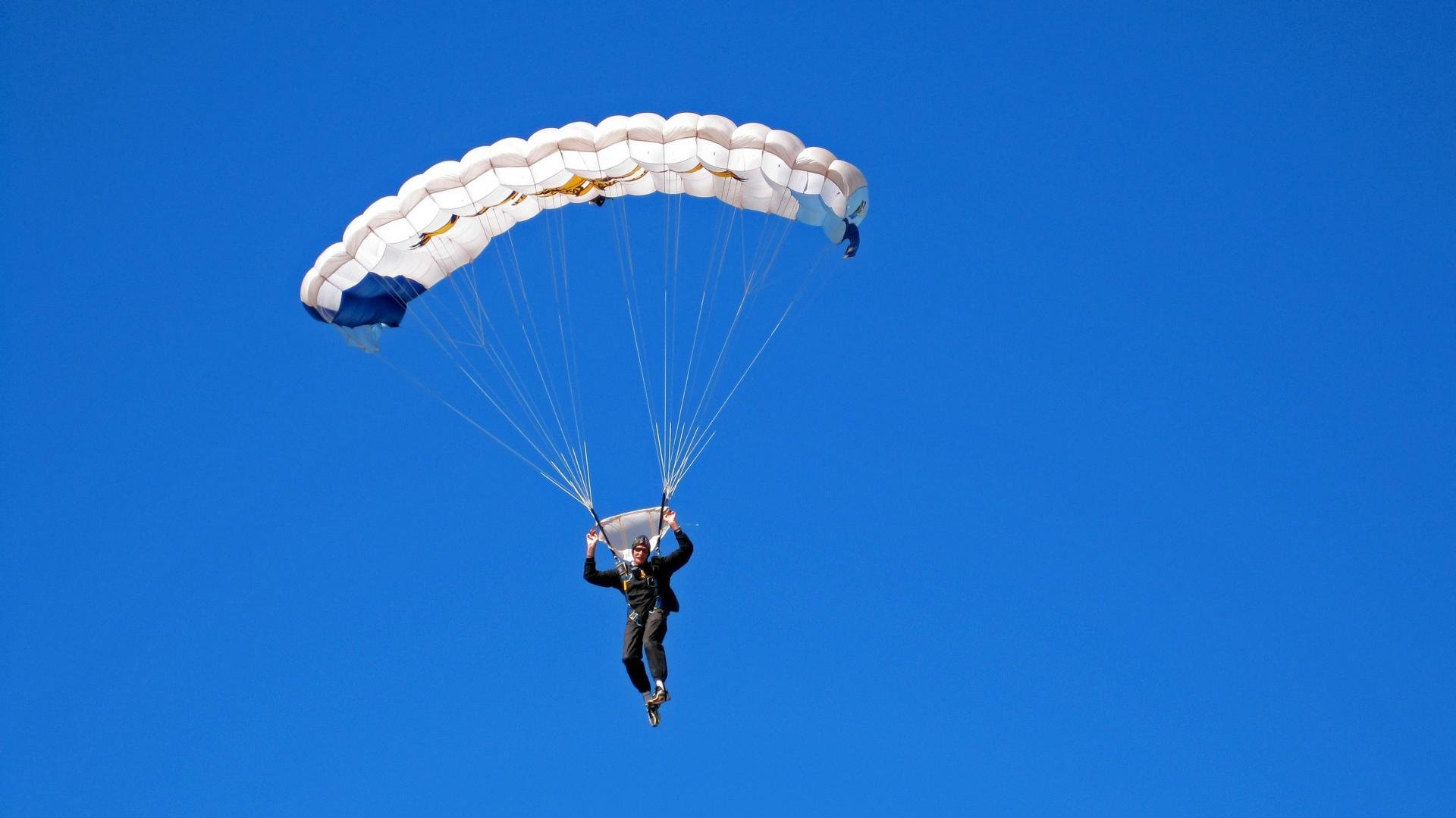 麦肯齐:无论是在快攻中打破对方防线,还是在接球后的瞬间做出精准决策,他都为全黑队贡献了重要价值